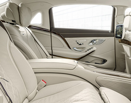 Interieur d'une berline. Renvoie une image de confort, de luxe et de sérenité